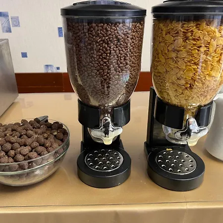 Manuela Ifjusagi Hotel *