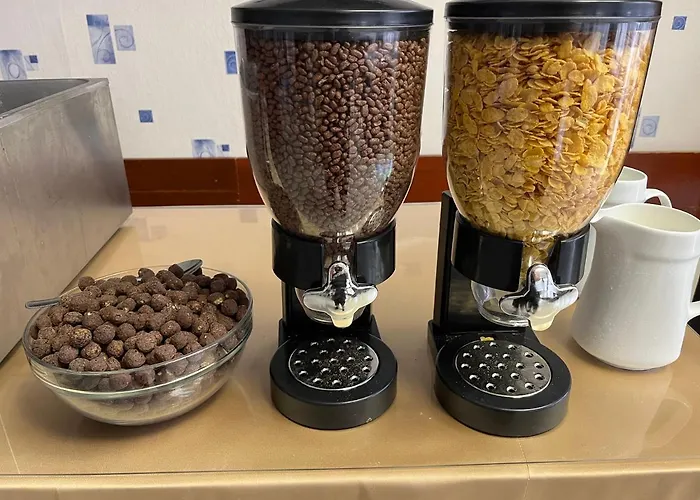 Manuela Ifjúsági Hotel *